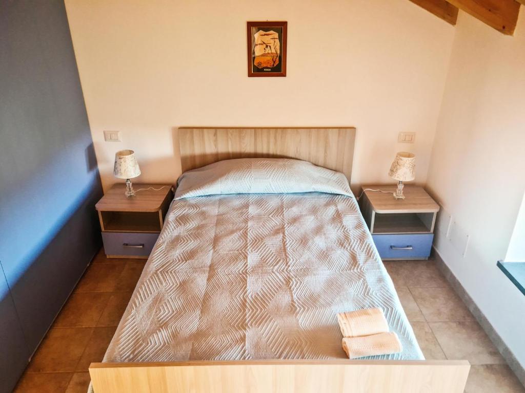 a bedroom with two night stands and a bed at La Casa del Cedro in Riposto
