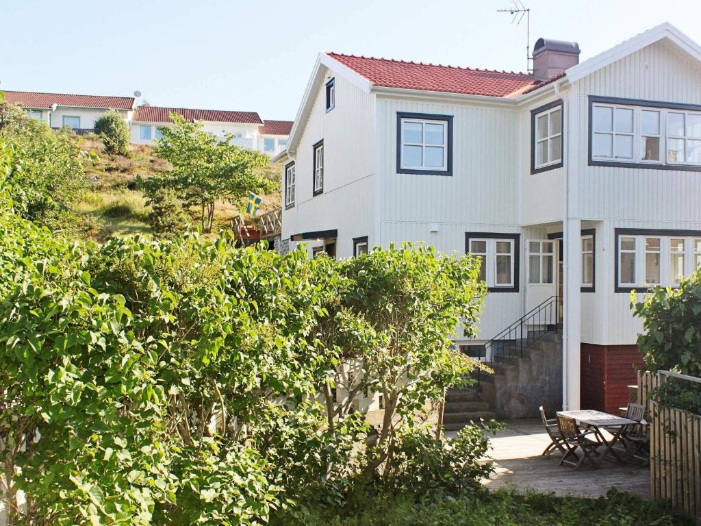 a white house with a table in front of it at 5 person holiday home in DYRÖN in Stora Dyrön