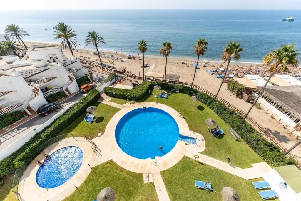 Πισίνα στο ή κοντά στο Apartment beachside in Calahonda