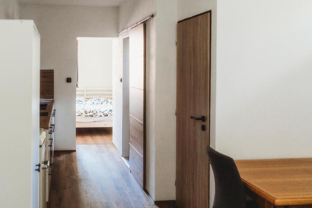 Ένα ή περισσότερα κρεβάτια σε δωμάτιο στο Apartmány Borovice