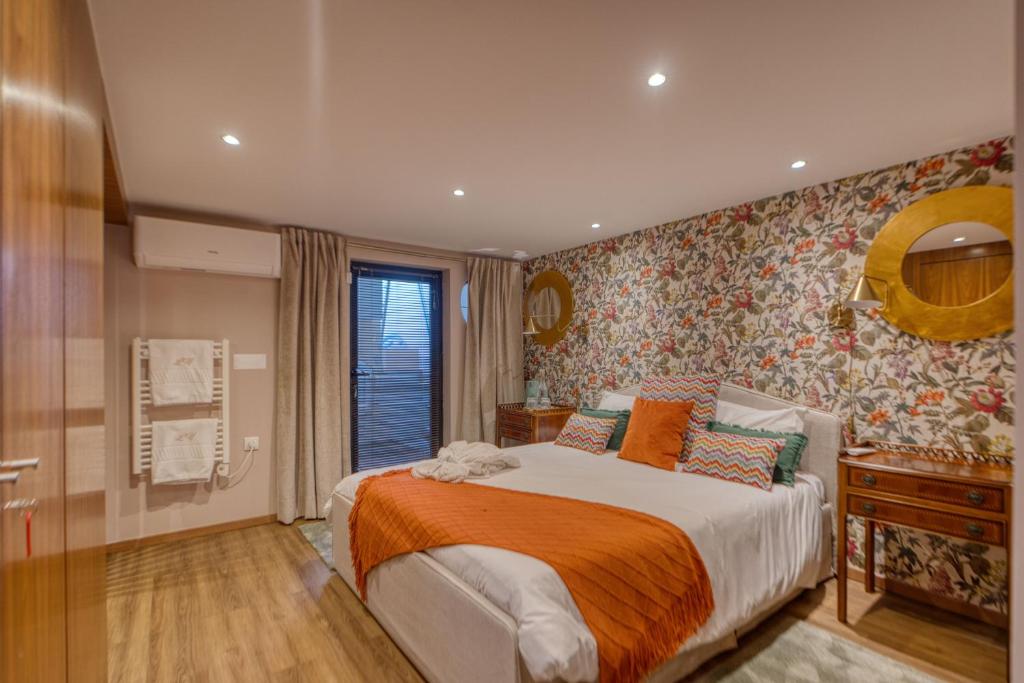 Postel nebo postele na pokoji v ubytování Lourenço's House Deluxe Cascais