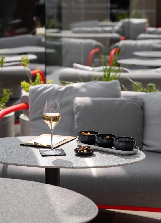 Radisson Hotel Reims - Resim 39