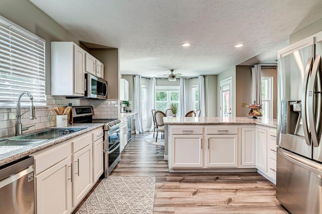 Η κουζίνα ή μικρή κουζίνα στο Elegant home in the heart of Westfield Perfect for family gatherings