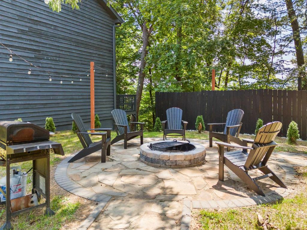 Κήπος έξω από το Cozy Retreat awaits w Pool Grill Near Dollywood