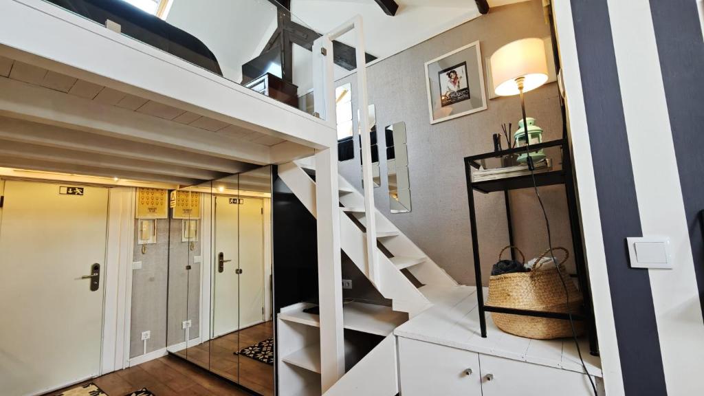 Studios with Mezzanine Rua da Moeda - 16