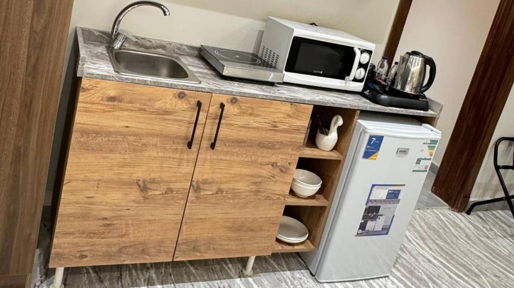 Η κουζίνα ή μικρή κουζίνα στο الروشان