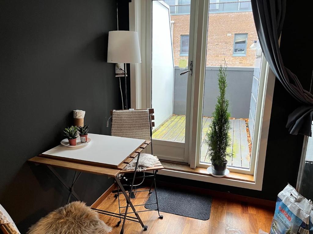a table and chair in a room with a window at SimpliCITY in Stavanger