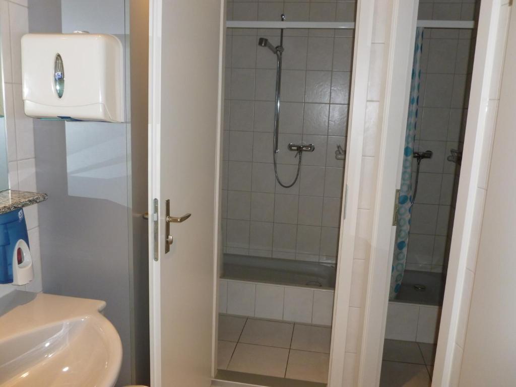 Hotel Restaurant Schiff - Camera Tripla Con Bagno In Comune