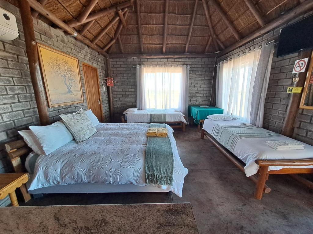 a bedroom with two beds and two windows at Slypsteen Accomodation in Sternham