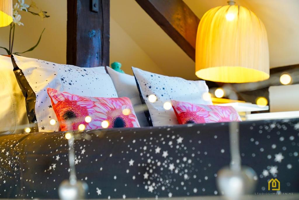 Studios with Mezzanine Rua da Moeda - 1