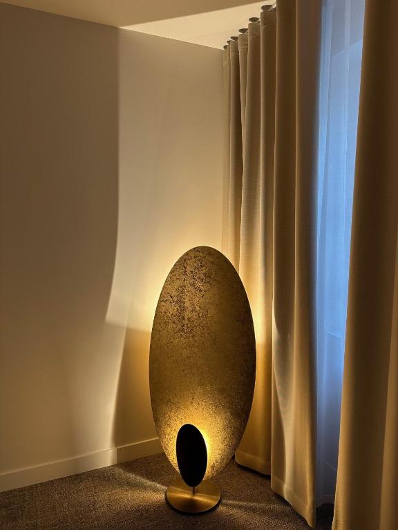 Hôtel Le Médiéval Palais des Papes - Resim 27