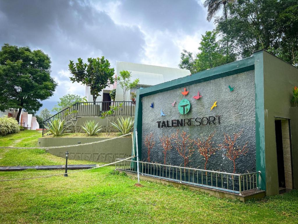 Taman di luar Talenresort Vythiri Villas