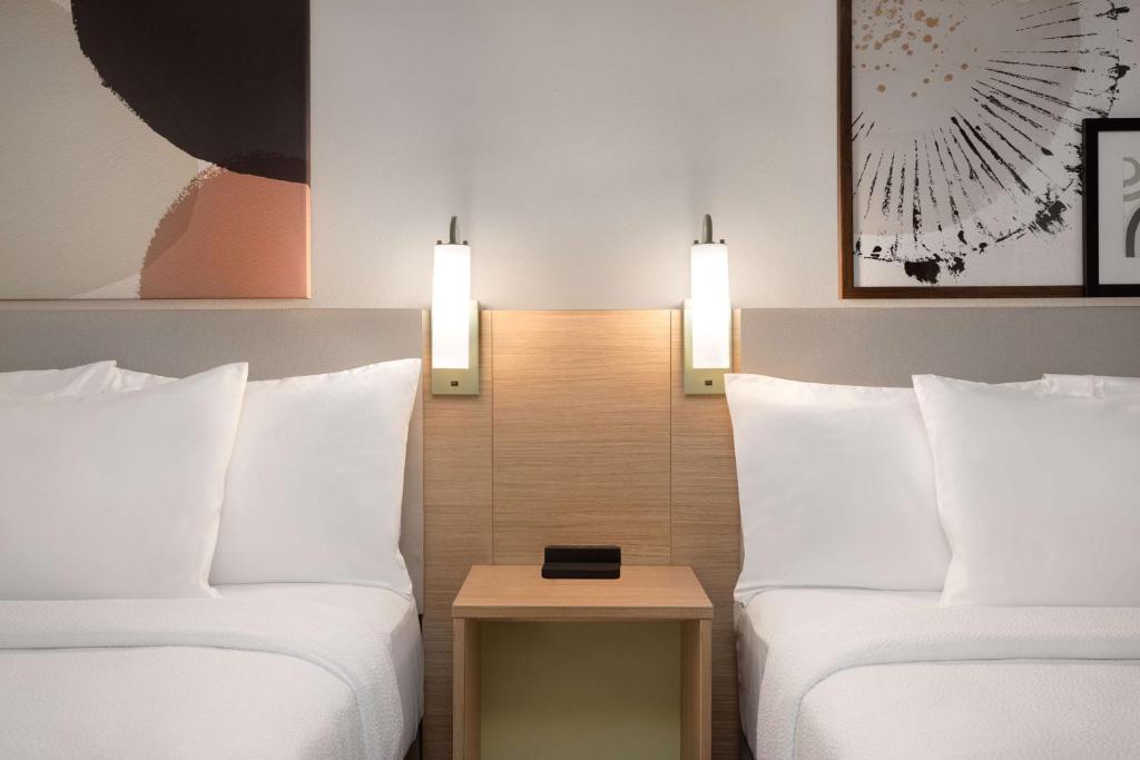 Spark by Hilton Bentonville - Double Room With Two Double Beds