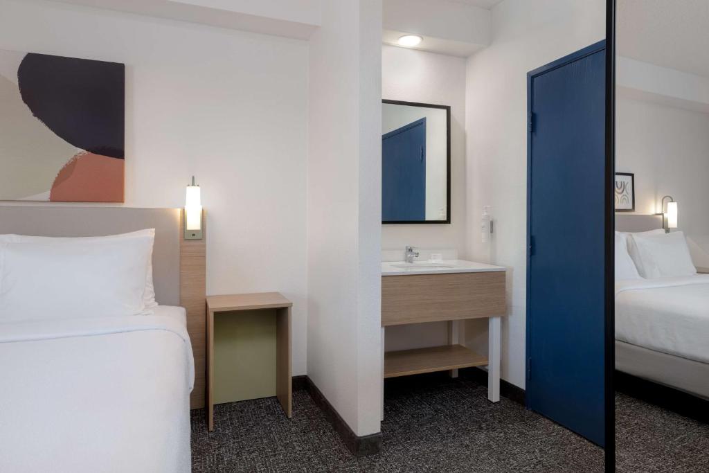 Spark by Hilton Bentonville - King Room