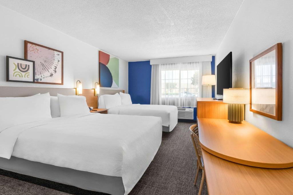 Spark by Hilton Modesto - Queen Room With Two Queen Beds