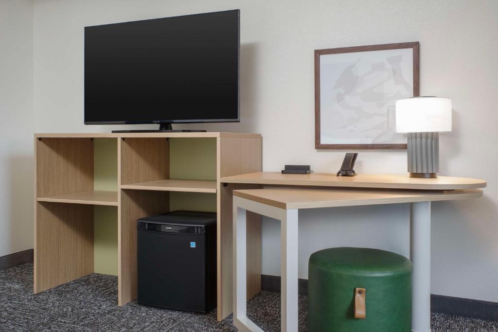 Spark by Hilton Miami Doral - King Room