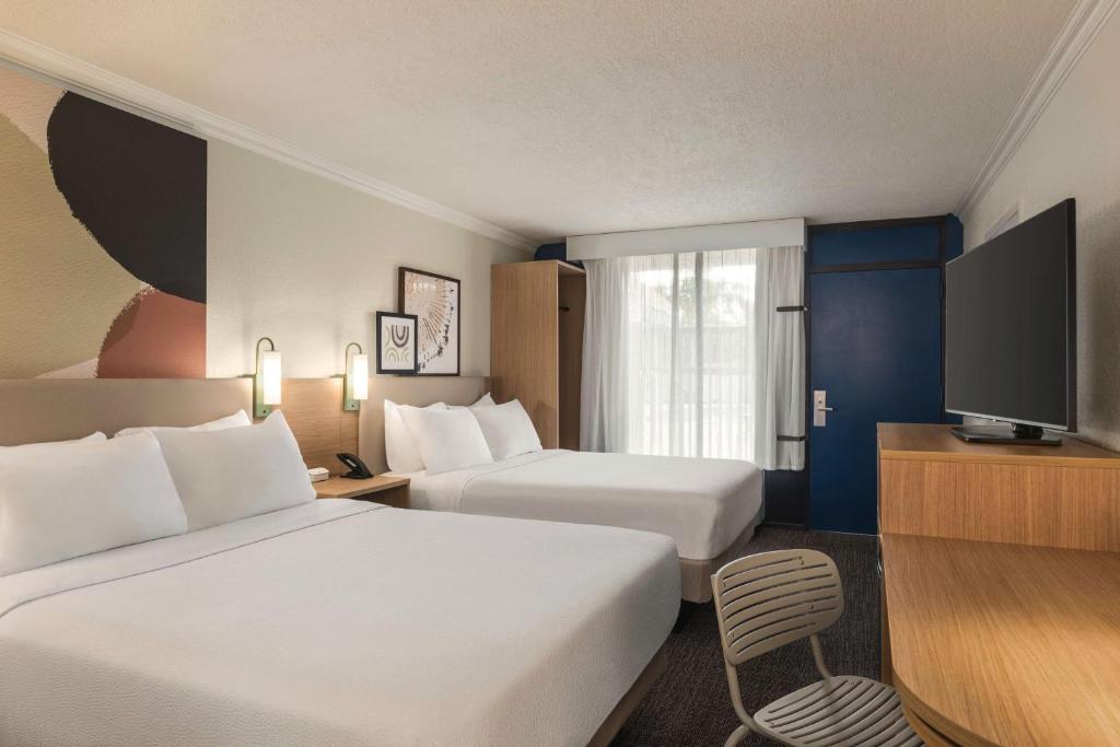 Spark by Hilton Sarasota Siesta Key Gateway photo