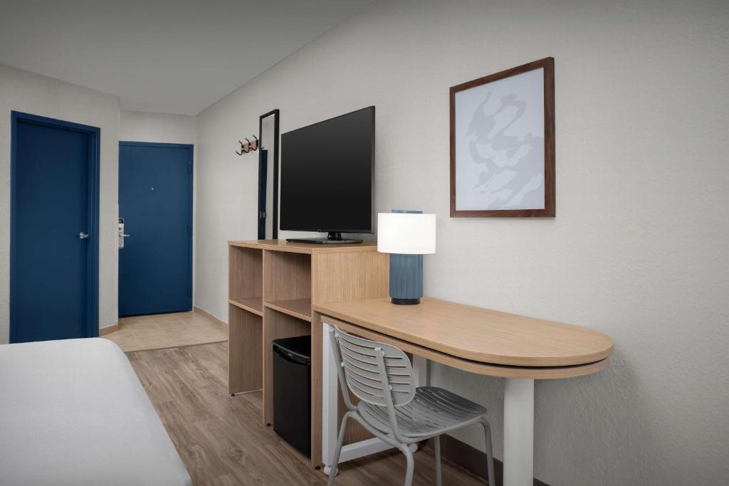 Brandon Center Hotel - 