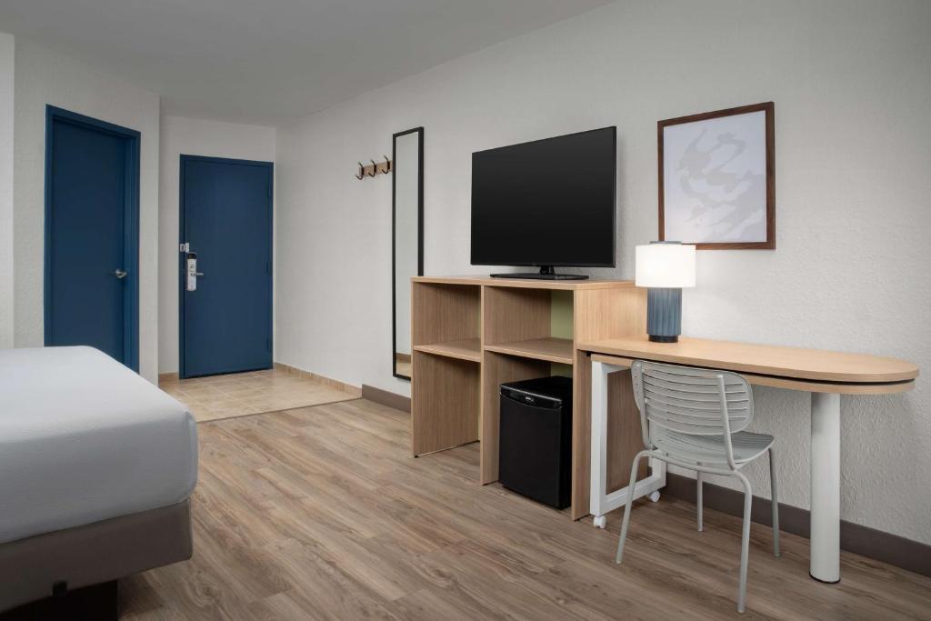 Brandon Center Hotel - 