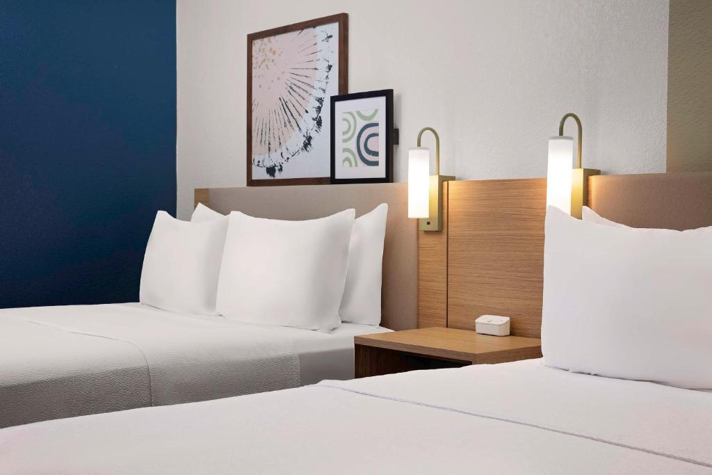 Spark by Hilton Atlanta Cumberland Ballpark - Habitación Queen Con Dos Camas Queen