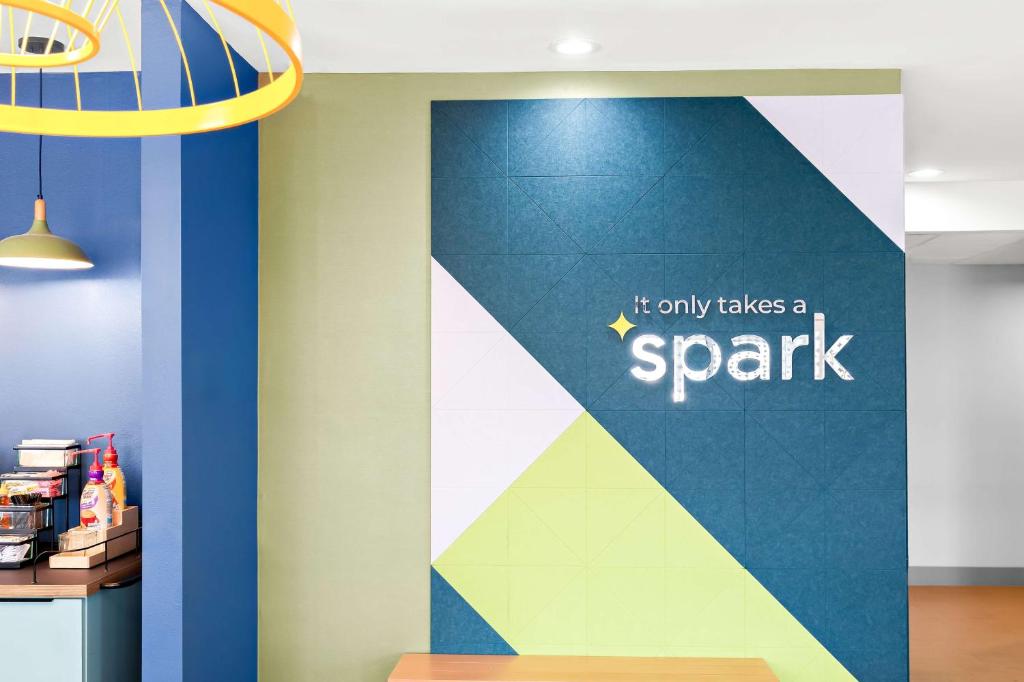Spark by Hilton Springfield Southwest photo
