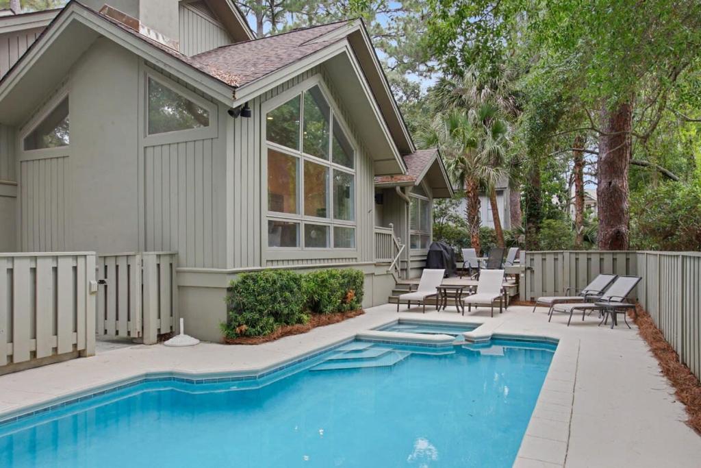 Direct Beach Path & Pool Near The Salty Dog Cafe, Hilton Head Island, SC
