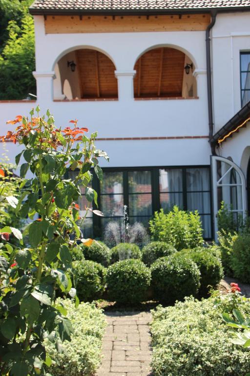 a garden in front of a house with bushes at Villa Domus in Krems an der Donau