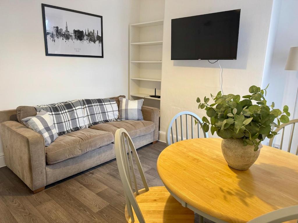 Fotografie z fotogalerie ubytování Spacious 5 Bed Exeter Home City & Hospital Access v destinaci Exeter