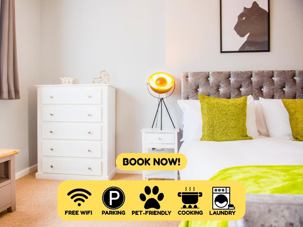 Postel nebo postele na pokoji v ubytování 4 Bed - 2 Baths 1 Walk In Shower Lots Of Parking