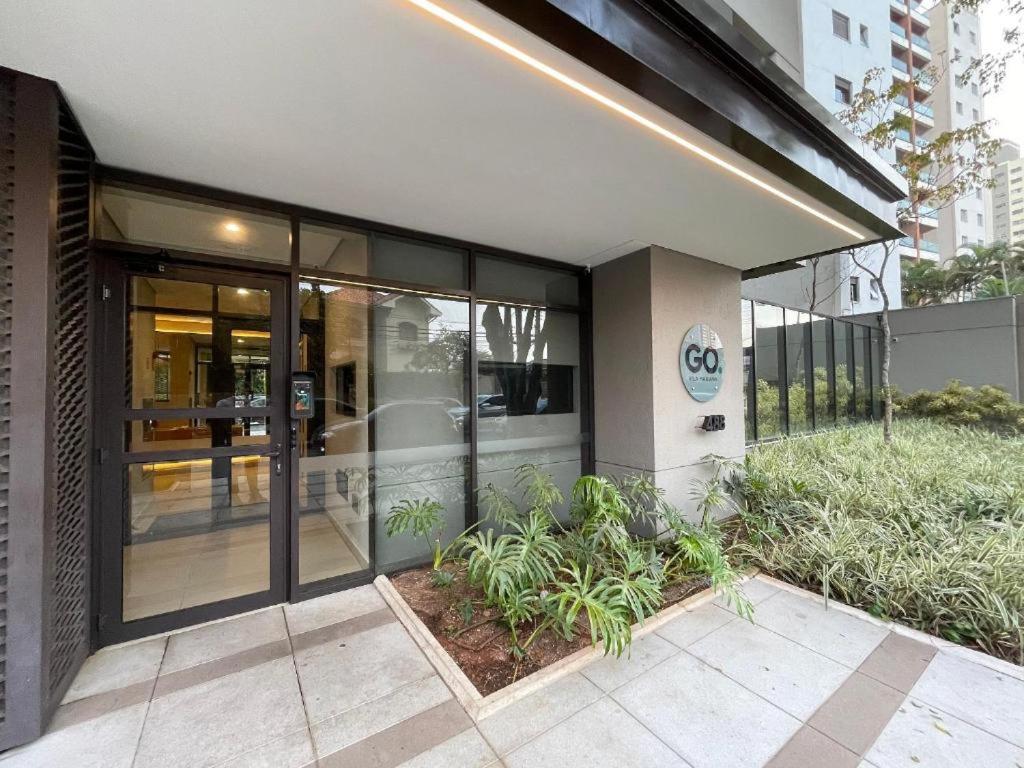 an office building with glass doors and plants at Estúdio de Luxo Essenza in São Paulo