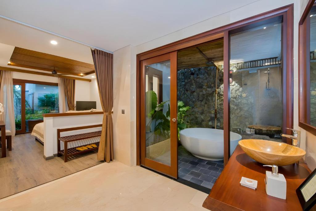 Club Suite Nhìn ra Hồ bơi