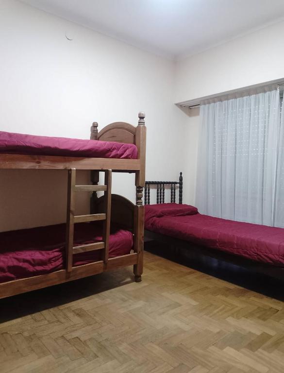 Gambar di galeri bagi Hostel La Casona Carhué Epecuén di Carhué