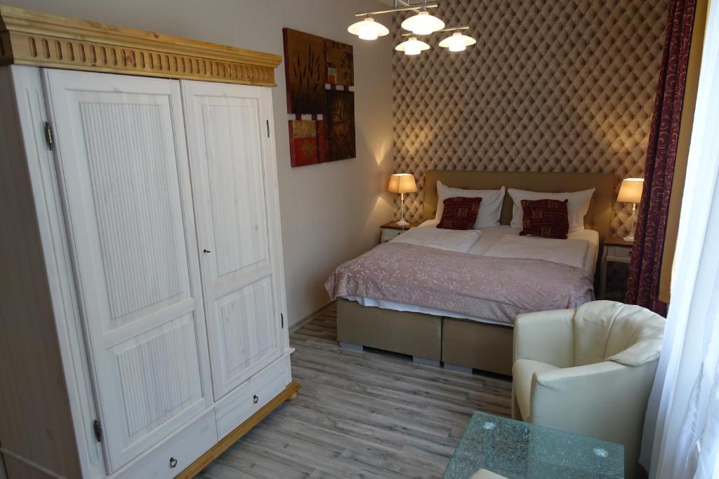Postel nebo postele na pokoji v ubytování Hotel Villa Konstanz