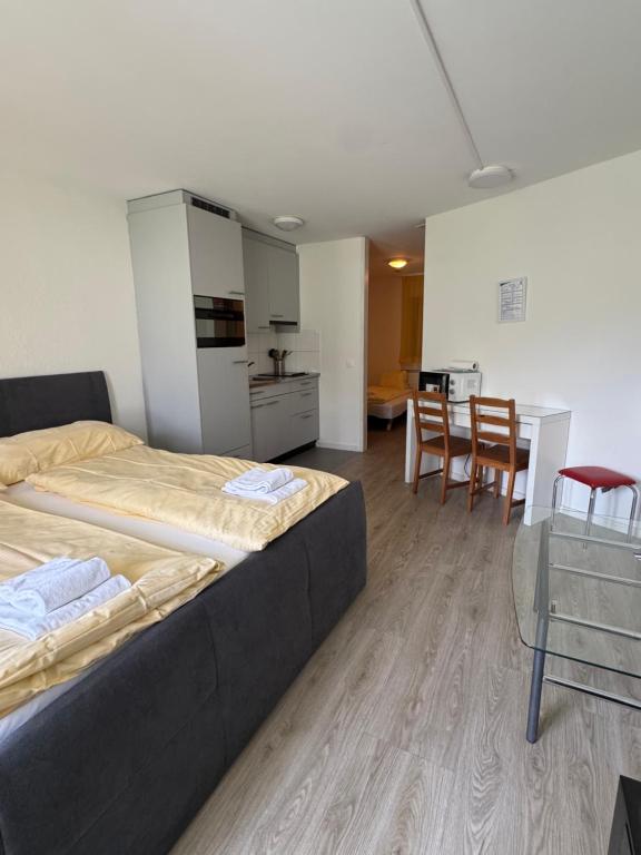 Studio 102 - Riverside - Resim 8