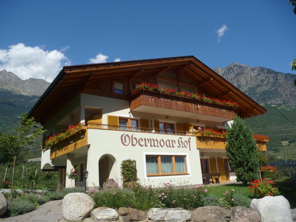 a building with a sign in front of it at Ferienwohnungen Obermoarhof in Lagundo
