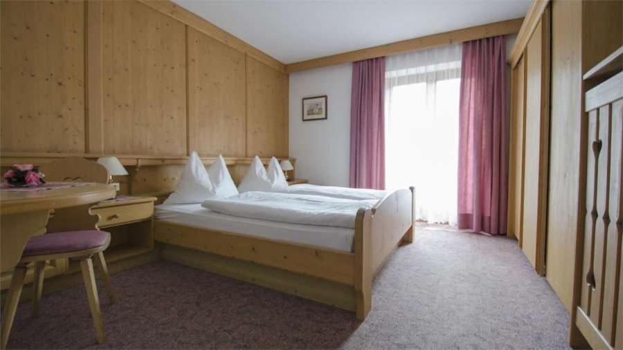 Postel nebo postele na pokoji v ubytování Hotel Garni Ruscel