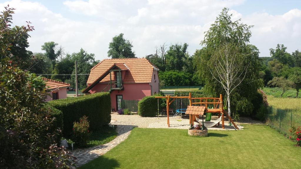 Zahrada ubytování Penzion Na Lednické