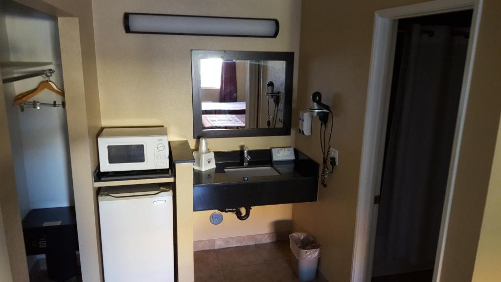 Anaheim Astoria Inn & Suites photo