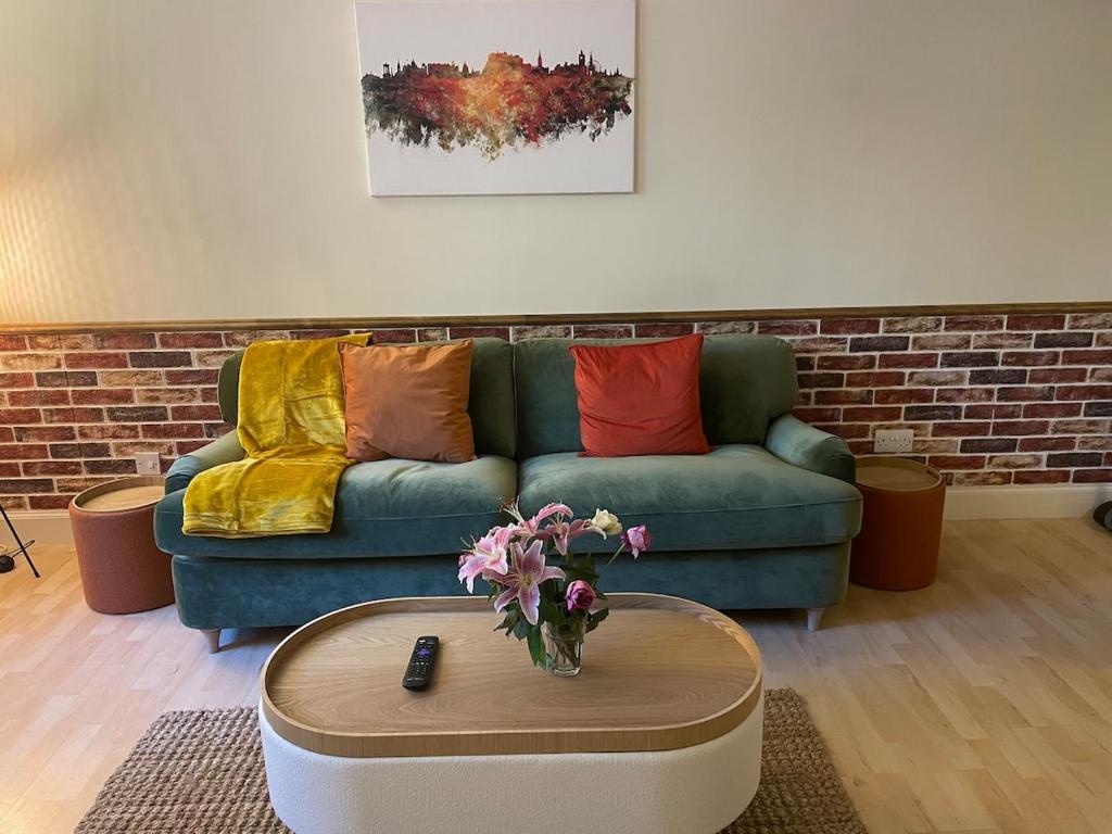 a living room with a couch and a coffee table at Cosy Flat in Heart of Edinburgh in Edinburgh