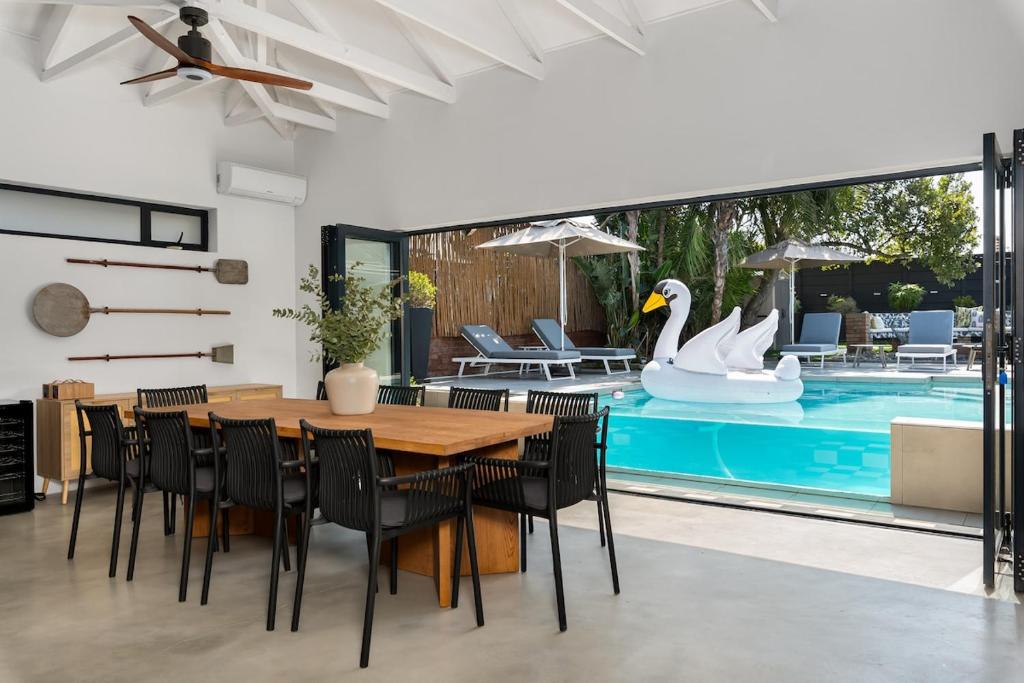 Hồ bơi trong/gần Luxury Family Villa with Pool, Gym & Bonfire Area