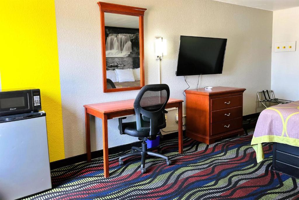 Super 8 by Wyndham Vincennes - Habitación Con Cama Extragrande - No Fumadores