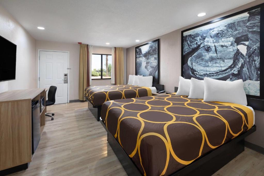 Super 8 by Wyndham Tucson/Grant Road Area AZ - Queen Room With Two Queen Beds - Non-Smoking