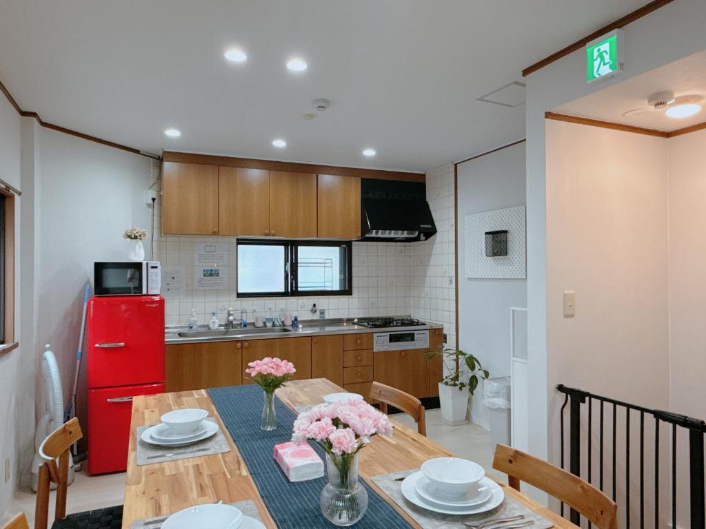 Sanmai Kuromon ,Near Kuromon Market, Namba, Dotonbori, Shinsaibashi 10-minute walk House
