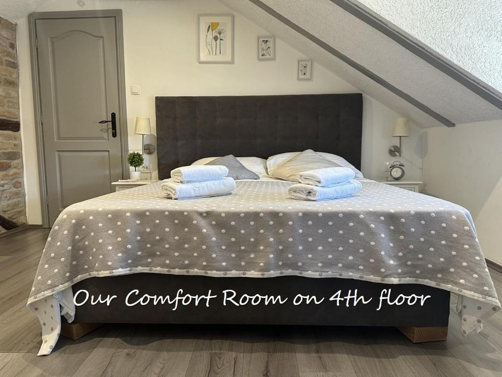 XIV Century Rooms - 14