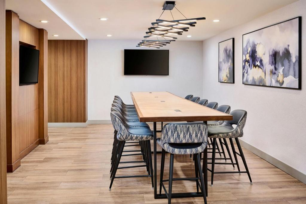 TownePlace Suites by Marriott Mississauga-Airport Corporate Centre - Resim 40