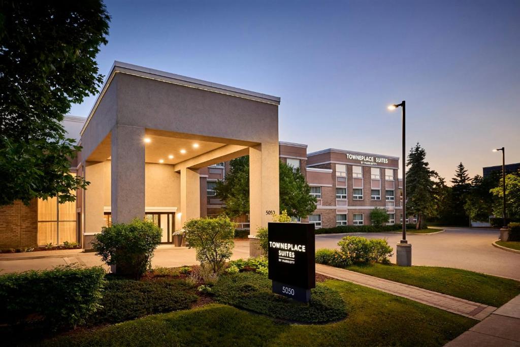 TownePlace Suites by Marriott Mississauga-Airport Corporate Centre - Resim 1
