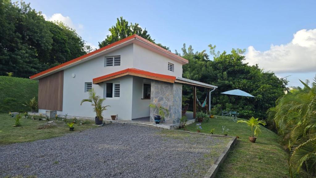 a white house with a red roof at Villa Beltibwa in Le Lorrain