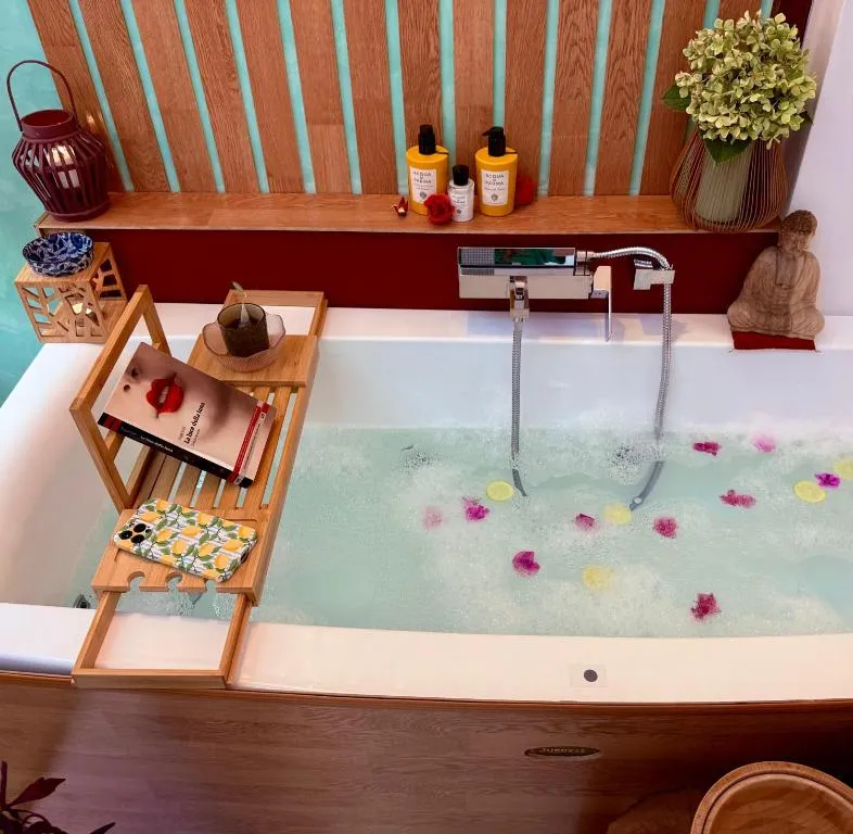 Midorigami Jacuzzi suite Spanish Steps apt