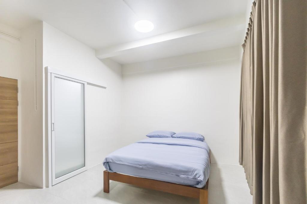 WJ Luxury Sathorn - Deluxe Queen Room