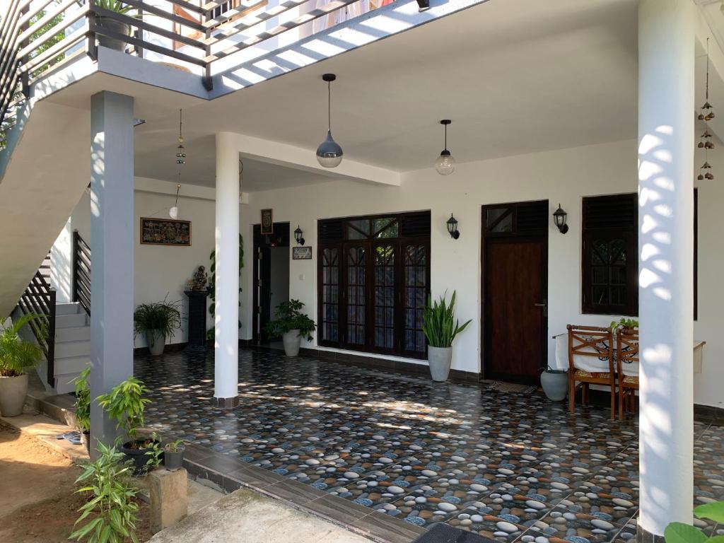 a house with a courtyard with a pool at Sri Mali Holiday Home in Pelena